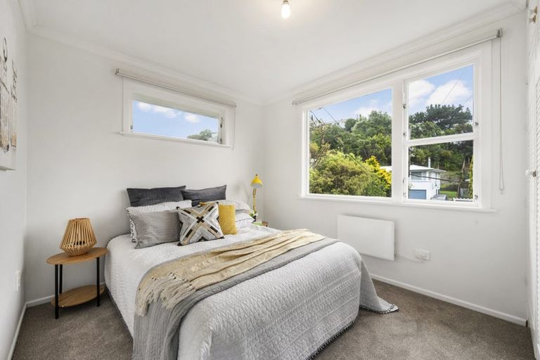 Photo of property in 83 Beazley Avenue, Paparangi, Wellington, 6037