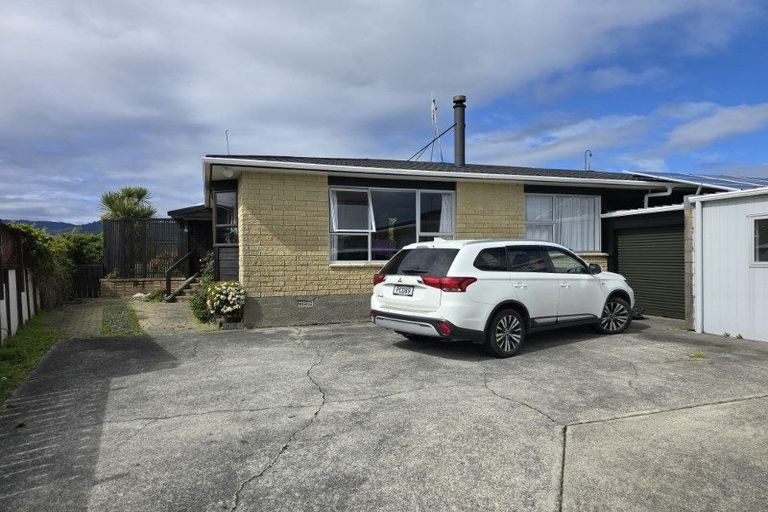 Photo of property in 70b Eatwell Avenue, Paraparaumu Beach, Paraparaumu, 5032