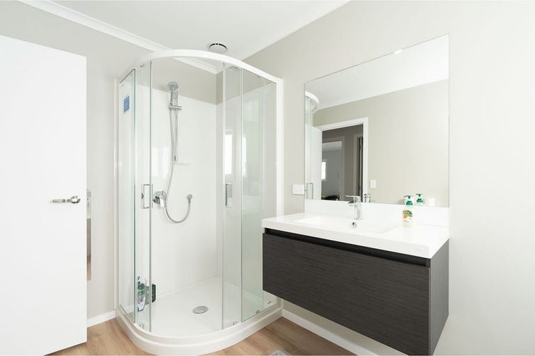 Photo of property in 2 Rotoiti Place, Paraparaumu, 5032