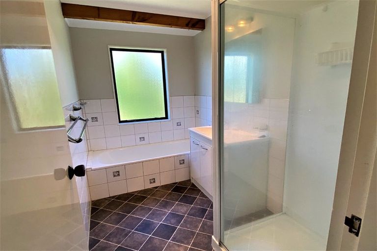 Photo of property in 20 Harbour Crest Drive, Waiuku, 2123