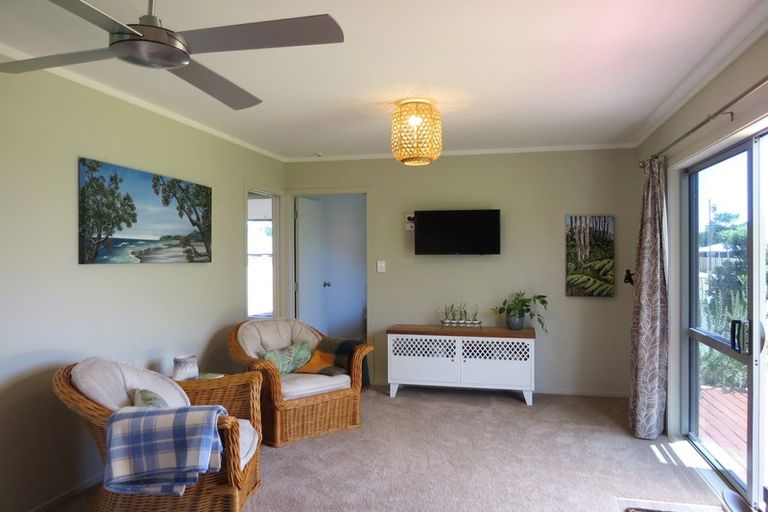 Photo of property in 8 Victoria Street, Coromandel, 3506