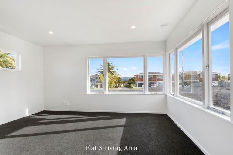 Photo of property in 3/4313 Great North Road, Glendene, Auckland, 0602