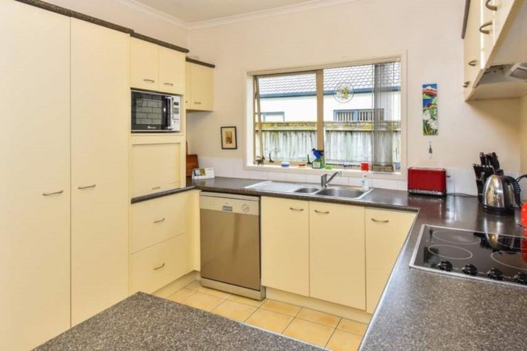 Photo of property in 10 Glencalder Place, Wattle Downs, Auckland, 2103
