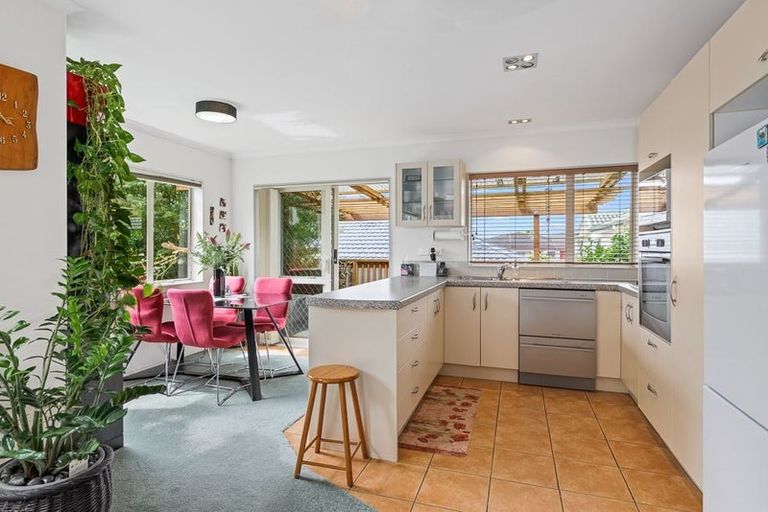 Photo of property in 2/41 Rishworth Avenue, Stanmore Bay, Whangaparaoa, 0932