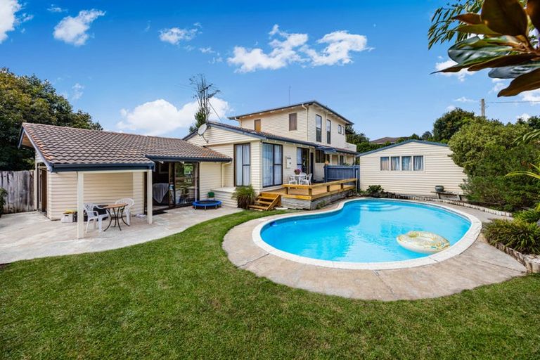 Photo of property in 11a Kerswill Place, Pakuranga, Auckland, 2010