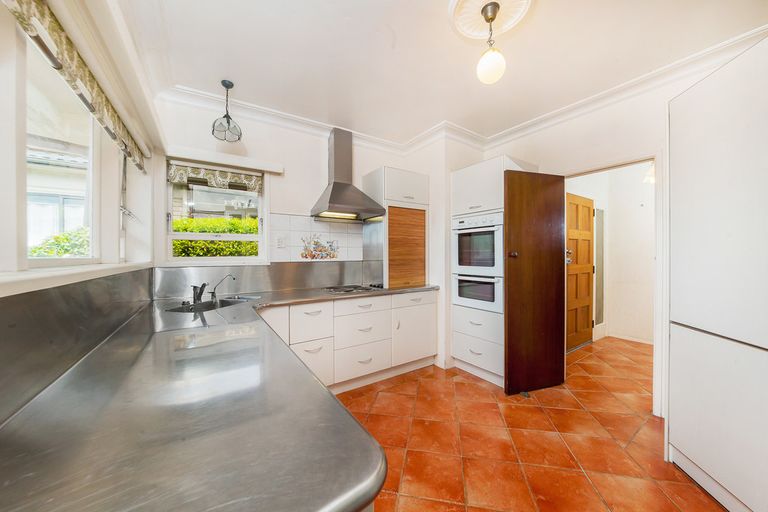 Photo of property in 4301 Great North Road, Glendene, Auckland, 0602