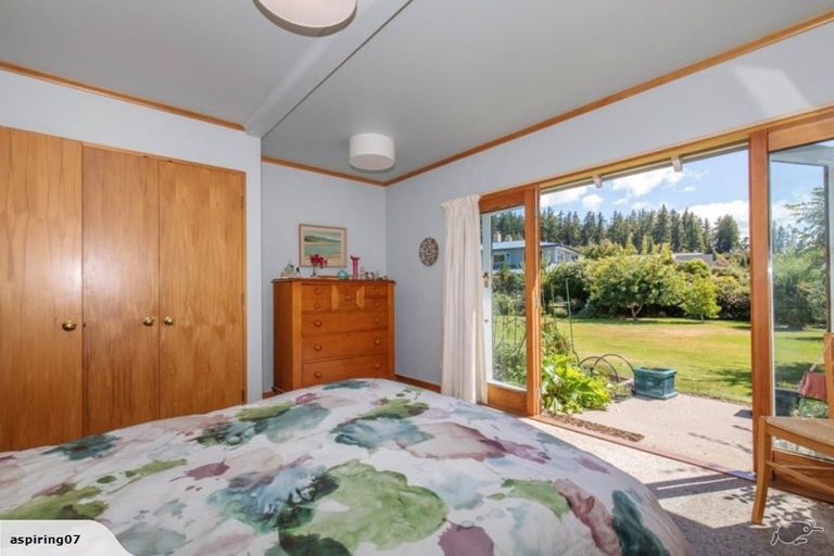 Photo of property in 16 Heuchan Lane, Wanaka, 9305