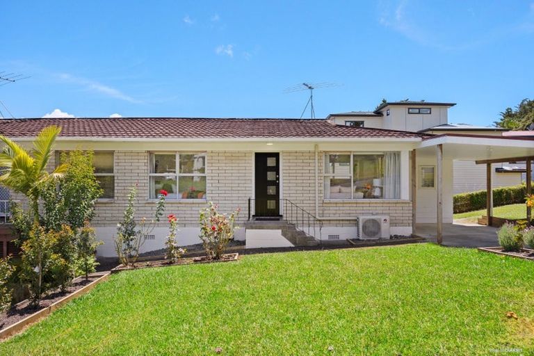 Photo of property in 2/13 Kathleen Street, Totara Vale, Auckland, 0627