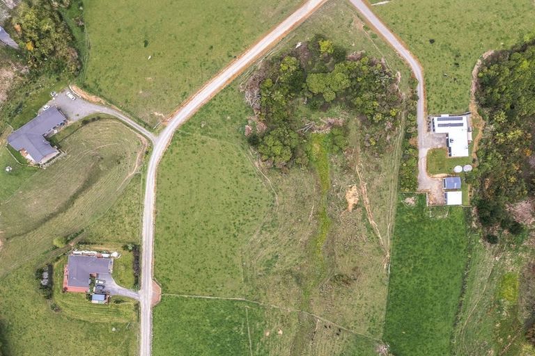 Photo of property in 42 Serenity Lane, Koputaroa, Shannon, 5571