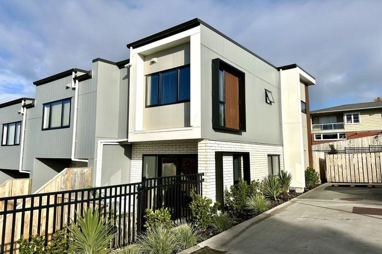 Photo of property in 3 Morihana Close, Glen Eden, 0602