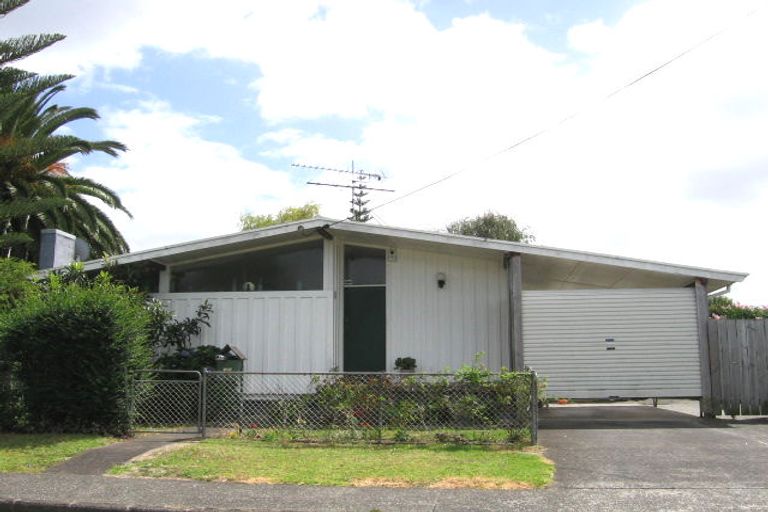 Photo of property in 1 Frizell Street, Beach Haven, Auckland, 0626