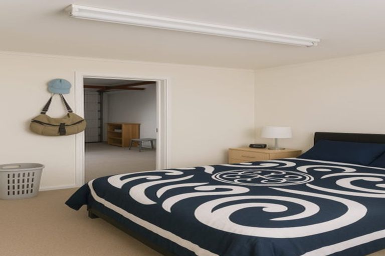 Photo of property in 10 Lauderdale Road, Birkdale, Auckland, 0626