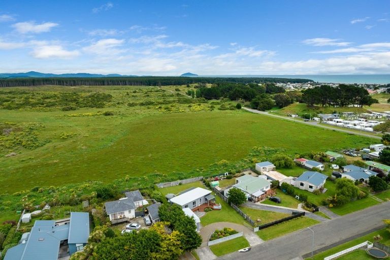 Photo of property in 11 Ramona Avenue, Waitarere Beach, Levin, 5510