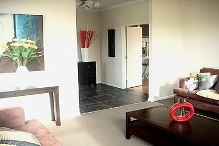 Photo of property in 9 Loughros Place, Pinehill, Auckland, 0632