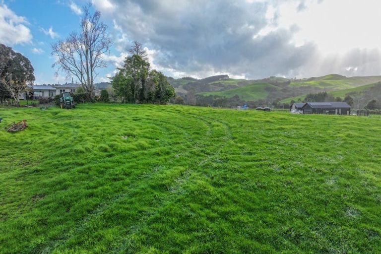 Photo of property in 8 Old Barn Road, Waitakaruru, 3576