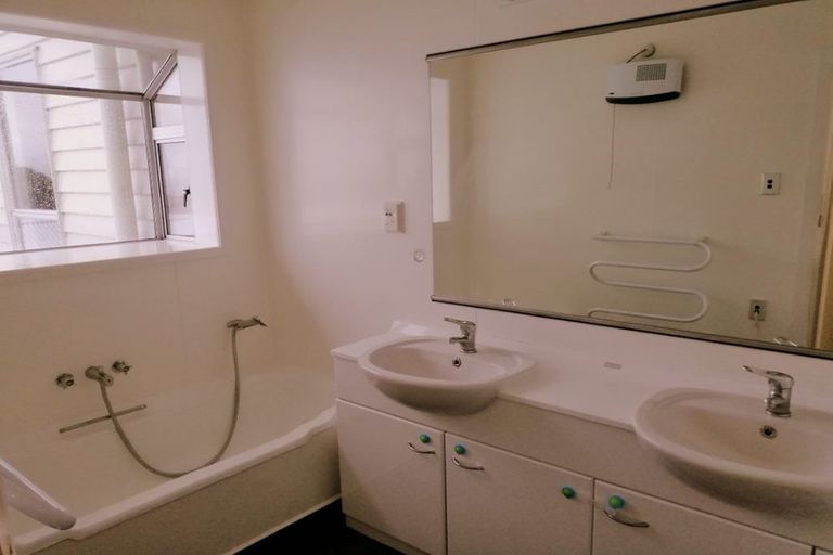 Photo of property in 191 Dowse Drive, Maungaraki, Lower Hutt, 5010