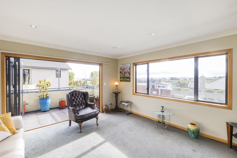 Photo of property in 56 Ruapehu Drive, Fitzherbert, Palmerston North, 4410
