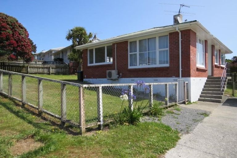 Photo of property in 25 Natone Street, Waitangirua, Porirua, 5024