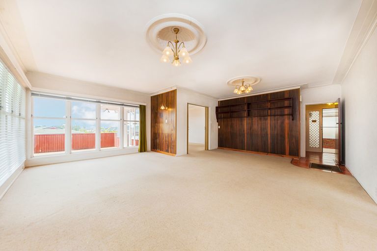 Photo of property in 4301 Great North Road, Glendene, Auckland, 0602