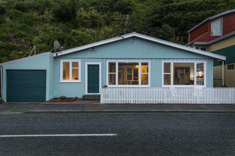 Photo of property in 128 Owhiro Bay Parade, Owhiro Bay, Wellington, 6023
