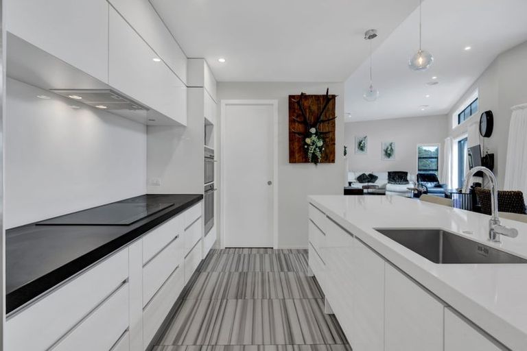 Photo of property in 10 Augusta Grove, Waiwhakaiho, New Plymouth, 4312