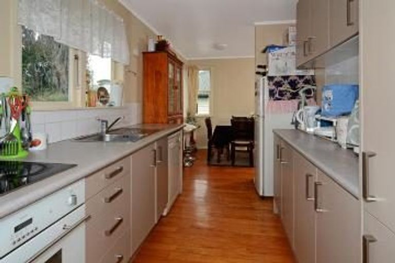 Photo of property in 2/123 Bruce Road, Glenfield, Auckland, 0629