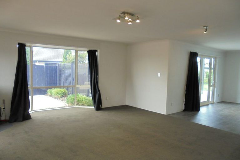 Photo of property in 39 Beauford Place, Parklands, Christchurch, 8083