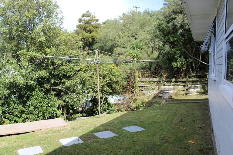 Photo of property in 2 Warren Street, Paparangi, Wellington, 6037