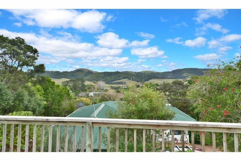 Photo of property in 31 Hillcrest Road, Hatfields Beach, Orewa, 0931