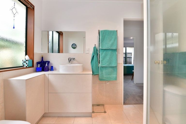 Photo of property in 24 Red Hibiscus Road, Stanmore Bay, Whangaparaoa, 0932