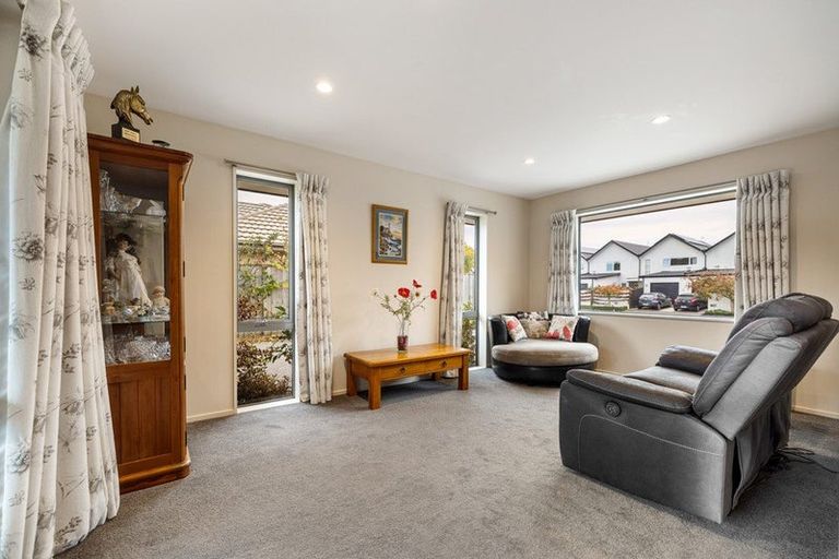 Photo of property in 8 Albert Sheppard Close, Yaldhurst, Christchurch, 8042