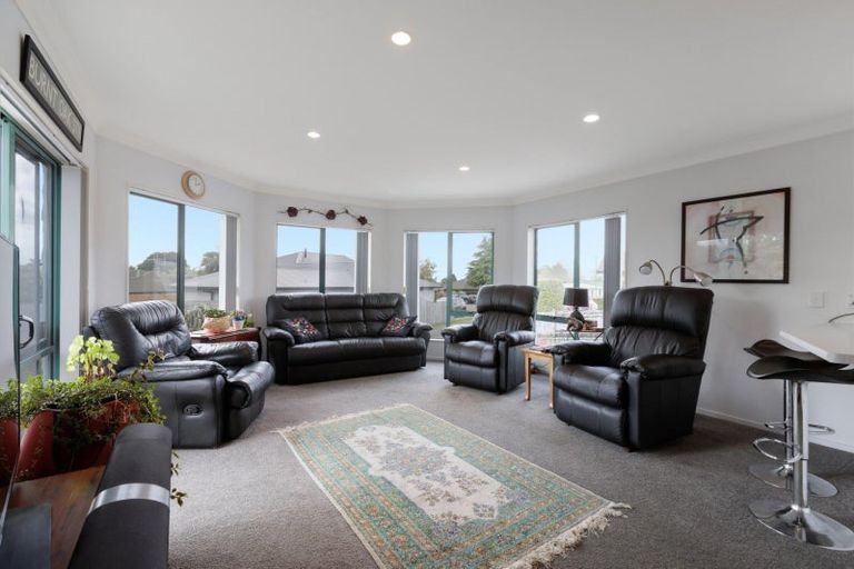 Photo of property in 4 Burnt Oak Drive, Pyes Pa, Tauranga, 3112