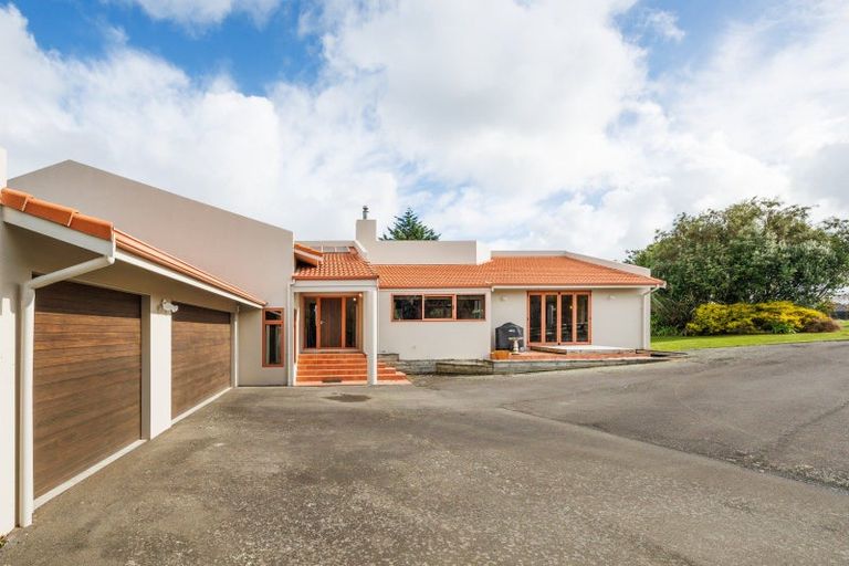 Photo of property in 25 Schnell Drive, Kelvin Grove, Palmerston North, 4414