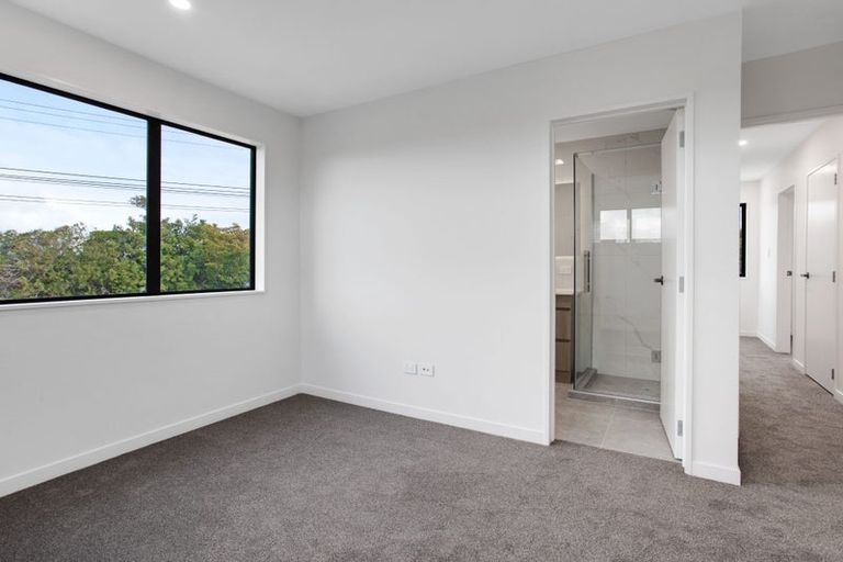 Photo of property in 11/196 Royal Road, Massey, Auckland, 0614