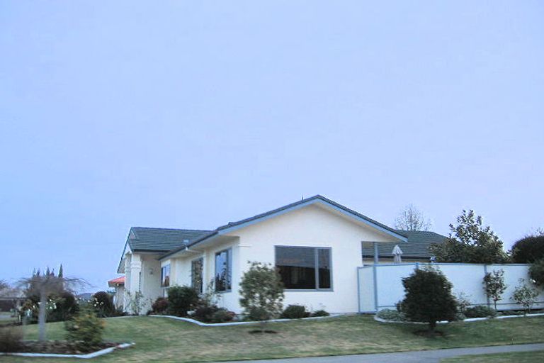 Photo of property in 2 Sloane Place, Taradale, Napier, 4112