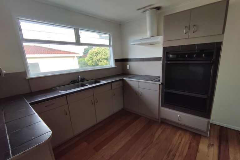 Photo of property in 77 Triangle Road, Massey, Auckland, 0614