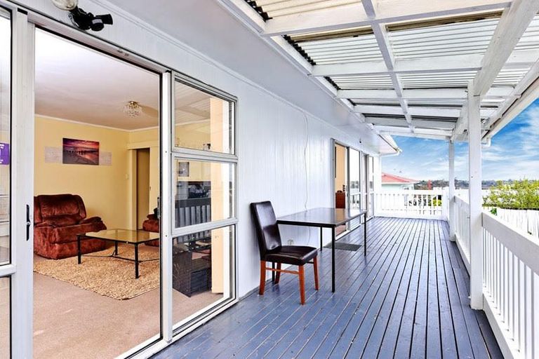 Photo of property in 2/24a Waimumu Road, Massey, Auckland, 0614