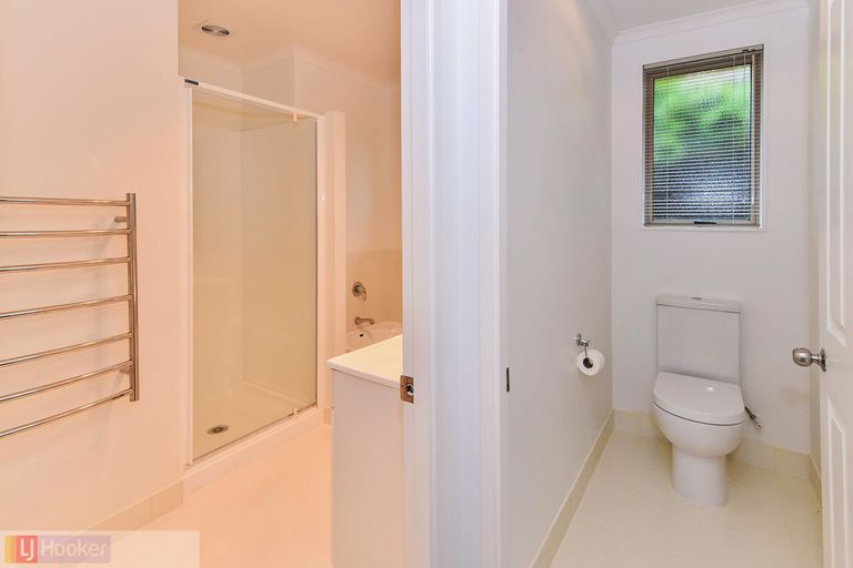 Photo of property in 24 Piriti Place, Weymouth, Auckland, 2103