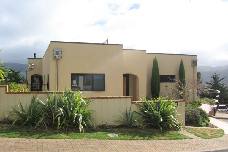 Photo of property in 27 Summit Road, Fairfield, Lower Hutt, 5011