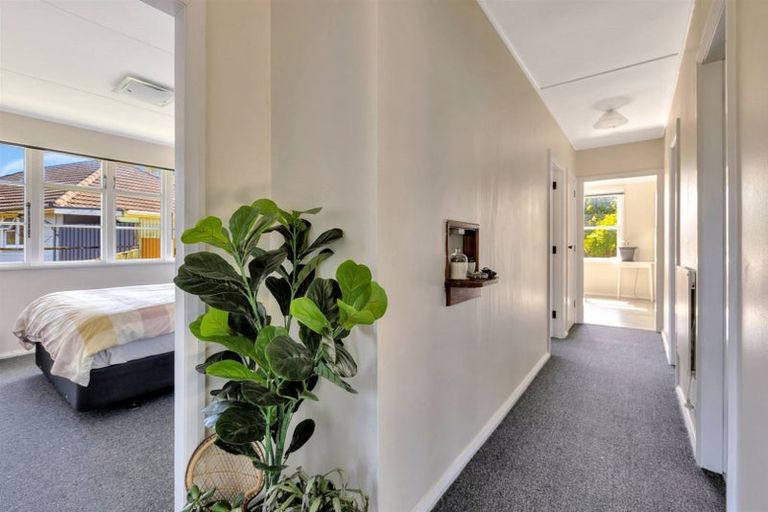 Photo of property in 23 Miro Street, Merrilands, New Plymouth, 4312