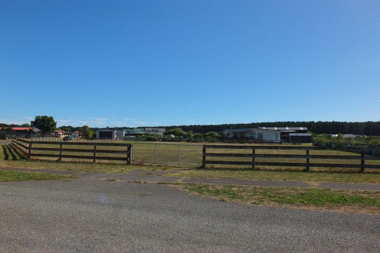 Photo of property in 2 Nicolas Place, Foxton Beach, Foxton, 4815