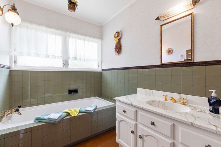 Photo of property in 21 Mellsop Avenue, Waiuku, 2123