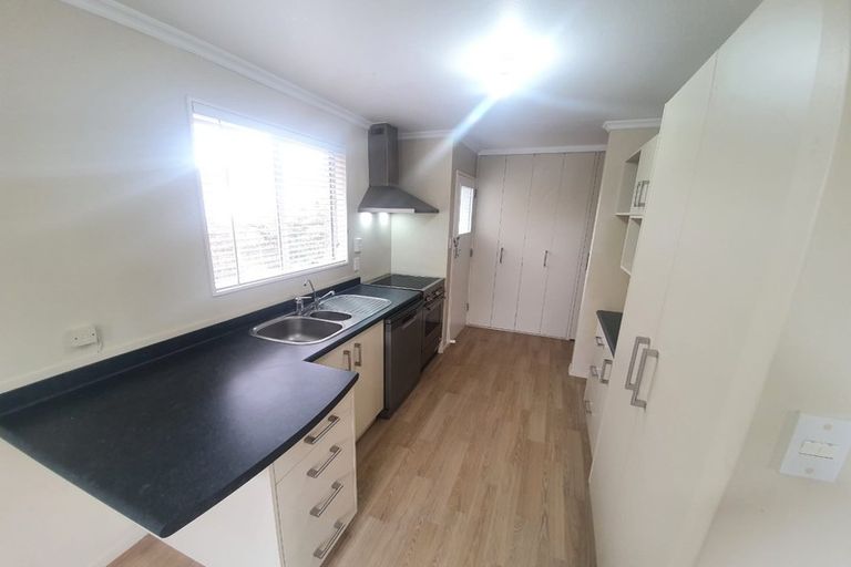 Photo of property in 5 Hillcrest Drive, Kelvin Grove, Palmerston North, 4414