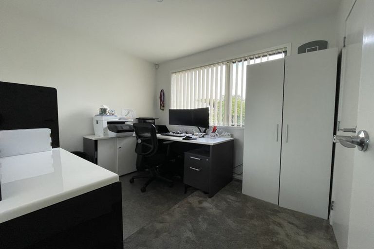 Photo of property in 28a Waimumu Road, Massey, Auckland, 0614