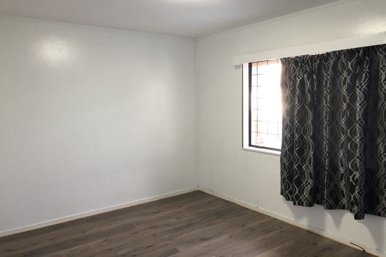 Photo of property in 8 Hatherley Place, Clendon Park, Auckland, 2103