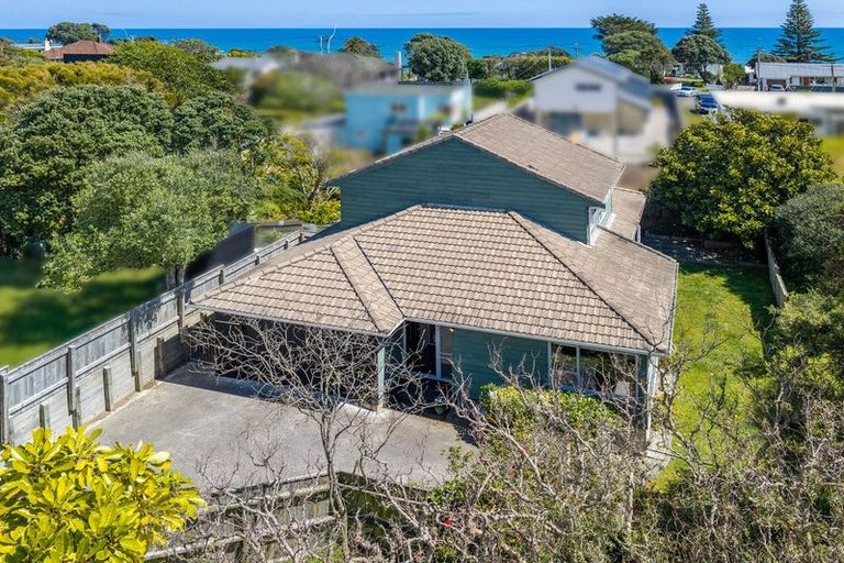 Photo of property in 131 Renown Road, Raumati South, Paraparaumu, 5032
