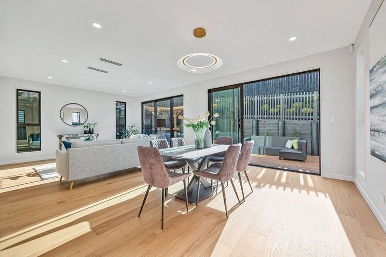 Photo of property in 14 Pakirikiri Street, Long Bay, Auckland, 0630