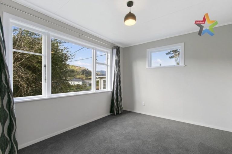 Photo of property in 121 Wellington Road, Wainuiomata, Lower Hutt, 5014