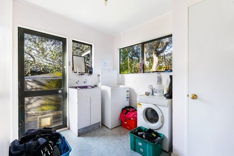Photo of property in 72 Waiora Road, Stanmore Bay, Whangaparaoa, 0932