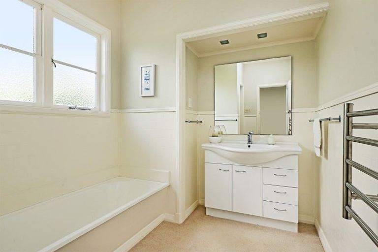 Photo of property in 10 Coleman Terrace, Hospital Hill, Napier, 4110